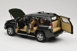 Toyota Land Cruiser Prado J150 Grün Paudi Model 1:18 623132-GR Metall — Bild 5 von 8