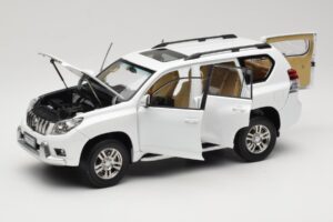 Toyota Land Cruiser Prado J150 Weiß Paudi Model 1:18 623132-WH Metall — Bild 2 von 8