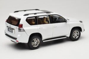Toyota Land Cruiser Prado J150 Weiß Paudi Model 1:18 623132-WH Metall — Bild 3 von 8