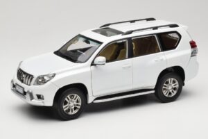 Toyota Land Cruiser Prado J150 Weiß Paudi Model 1:18 623132-WH Metall