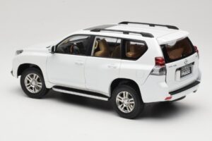 Toyota Land Cruiser Prado J150 Weiß Paudi Model 1:18 623132-WH Metall — Bild 7 von 8