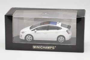 Toyota Prius XW30 Super Weiß Minichamps 1:43 PRIUS001 Metall — Bild 4 von 4