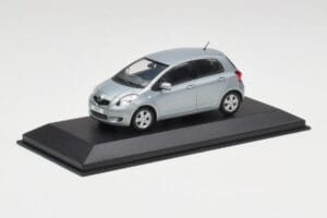 Toyota Yaris Mk2 Glacier Blau Minichamps 1:43 TOYOTA001 Metall — Bild 2 von 4