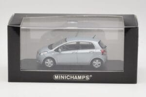 Toyota Yaris Mk2 Glacier Blau Minichamps 1:43 TOYOTA001 Metall — Bild 4 von 4