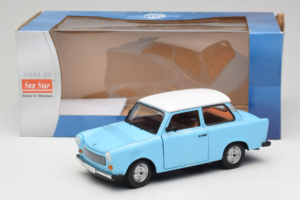 Trabant 601 Deluxe Blau Weiß Sun Star 1:18 4286 Metall — Bild 6 von 6