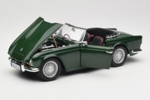 Triumph TR4 British Racing Green Revell 1:18 08827-T1 Metall — Bild 2 von 8