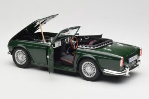 Triumph TR4 British Racing Green Revell 1:18 08827-T1 Metall — Bild 5 von 8