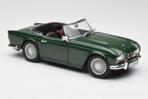Triumph TR4 British Racing Green Revell 1:18 08827-T1 Metall — Bild 6 von 8