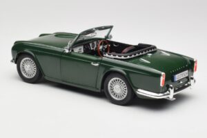 Triumph TR4 British Racing Green Revell 1:18 08827-T1 Metall — Bild 7 von 8