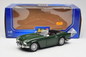 Triumph TR4 British Racing Green Revell 1:18 08827-T1 Metall — Bild 8 von 8