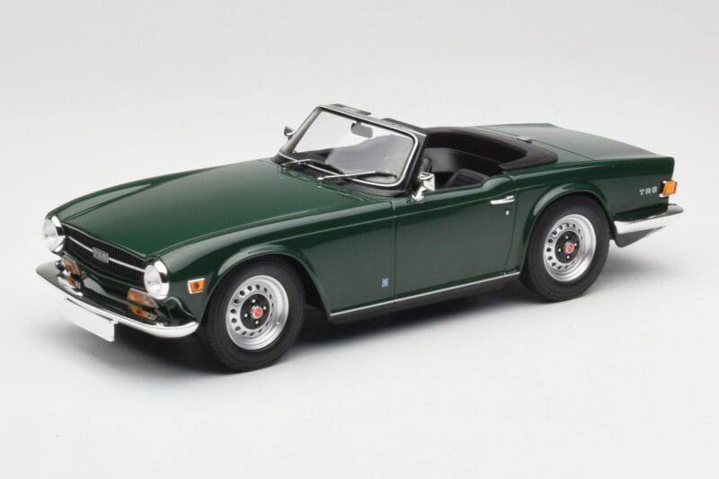 Triumph TR6 PI Dunkelgrün Minichamps 1:18 155132030 Metall