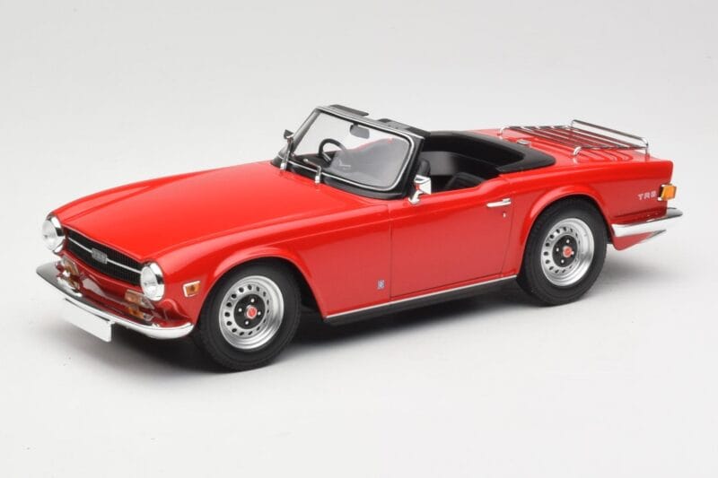 Triumph TR6 PI Rot Minichamps 1:18 155132031 Metall