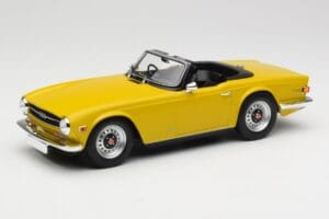 Triumph TR6 RHD Gelb Minichamps 1:18 155132034 Metall