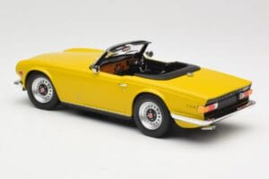 Triumph TR6 RHD Gelb Minichamps 1:18 155132034 Metall — Bild 5 von 6