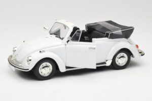 Volkswagen 1302 LS Cabriolet Weiß Revell 1:18 8415 Metall — Bild 2 von 8