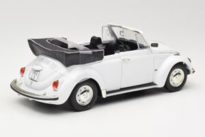 Volkswagen 1302 LS Cabriolet Weiß Revell 1:18 8415 Metall — Bild 3 von 8
