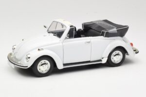 Volkswagen 1302 LS Cabriolet Weiß Revell 1:18 8415 Metall