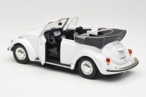 Volkswagen 1302 LS Cabriolet Weiß Revell 1:18 8415 Metall — Bild 5 von 8