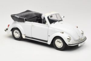 Volkswagen 1302 LS Cabriolet Weiß Revell 1:18 8415 Metall — Bild 6 von 8