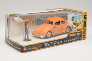 Volkswagen Beetle Bumblebee Transformers With Figure Metals Diecast 1:24 30114 Metall — Bild 2 von 3