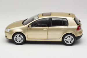 Volkswagen Golf Mk5 Light Bronze Metallic Bburago 1:18 09930201W Metall — Bild 4 von 8