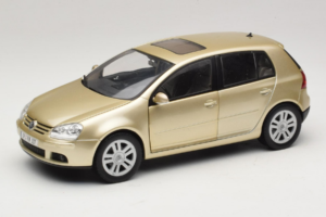 Volkswagen Golf Mk5 Light Bronze Metallic Bburago 1:18 09930201W Metall