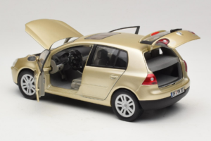 Volkswagen Golf Mk5 Light Bronze Metallic Bburago 1:18 09930201W Metall — Bild 5 von 8