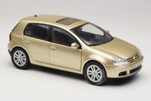 Volkswagen Golf Mk5 Light Bronze Metallic Bburago 1:18 09930201W Metall — Bild 6 von 8