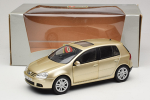 Volkswagen Golf Mk5 Light Bronze Metallic Bburago 1:18 09930201W Metall — Bild 8 von 8