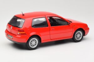 Volkswagen Golf Mk4 GTI Rot Revell 1:18 08943 Metall — Bild 3 von 8