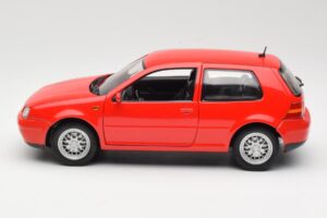 Volkswagen Golf Mk4 GTI Rot Revell 1:18 08943 Metall — Bild 4 von 8