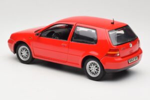 Volkswagen Golf Mk4 GTI Rot Revell 1:18 08943 Metall — Bild 7 von 8
