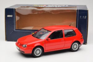 Volkswagen Golf Mk4 GTI Rot Revell 1:18 08943 Metall — Bild 8 von 8