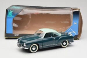 Volkswagen Karmann Ghia Blau Solido 1:18 8061 Metall — Bild 8 von 8