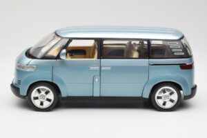 Volkswagen Microbus Concept Hellgrün Revell 1:18 08444 Metall — Bild 4 von 8