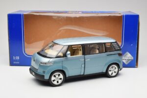 Volkswagen Microbus Concept Hellgrün Revell 1:18 08444 Metall — Bild 8 von 8