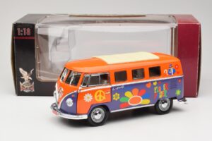 Volkswagen Microbus T1 Flower Power Road Signature 1:18 92329 Metall — Bild 8 von 8