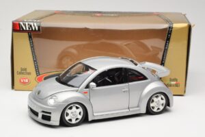 Volkswagen New Beetle RSi Silber Bburago 1:18 3306 Metall — Bild 8 von 8