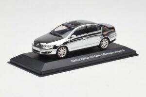 Volkswagen Passat B6 Chrome Silver 10 Years Volkswagen Magazine Minichamps 1:43 PASSAT004 Metall — Bild 2 von 4