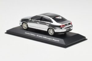 Volkswagen Passat B6 Chrome Silver 10 Years Volkswagen Magazine Minichamps 1:43 PASSAT004 Metall — Bild 3 von 4