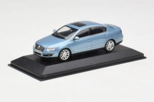 Volkswagen Passat B6 Blue Metallic Minichamps 1:43 PASSAT002 Metall — Bild 2 von 4