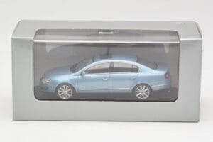 Volkswagen Passat B6 Blue Metallic Minichamps 1:43 PASSAT002 Metall — Bild 4 von 4