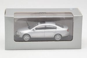 Volkswagen Passat B6 Silber Minichamps 1:43 PASSAT003 Metall — Bild 4 von 4