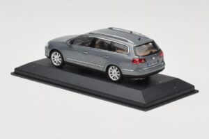 Volkswagen Passat B6 Variant Grey Metallic Minichamps 1:43 PASSAT005 Metall — Bild 3 von 4