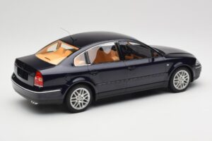 Volkswagen Passat W8 B5.5 Indigo Blue DNA 1:18 DNA000029 Metall — Bild 2 von 6