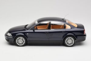 Volkswagen Passat W8 B5.5 Indigo Blue DNA 1:18 DNA000029 Metall — Bild 3 von 6