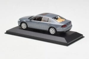 Volkswagen Phaeton 3D Grau Minichamps 1:43 3D0099300GPR7Q Metall — Bild 3 von 4