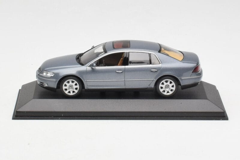Volkswagen Phaeton 3D Grau Minichamps 1:43 3D0099300GPR7Q Metall