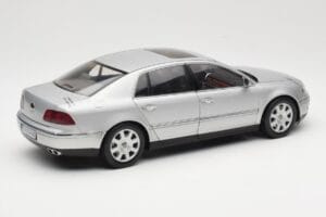 Volkswagen Phaeton D1 Silver Metallic AUTOart 1:18 79742 Metall — Bild 3 von 8