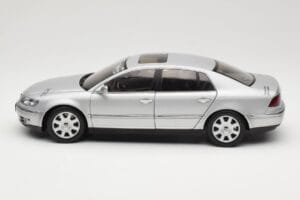 Volkswagen Phaeton D1 Silver Metallic AUTOart 1:18 79742 Metall — Bild 4 von 8